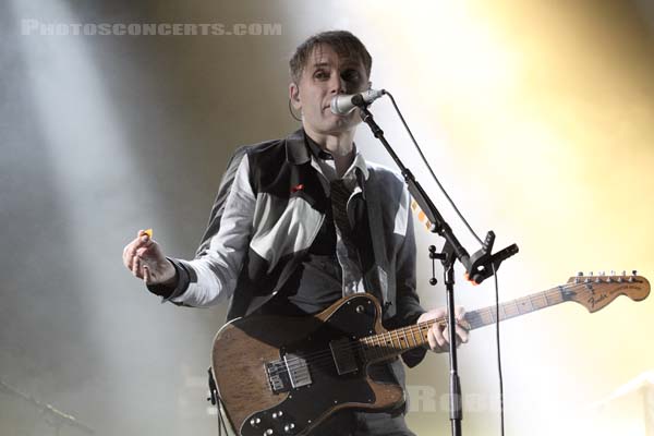 FRANZ FERDINAND - 2014-06-28 - PARIS - Hippodrome de Longchamp - Alex Kapranos